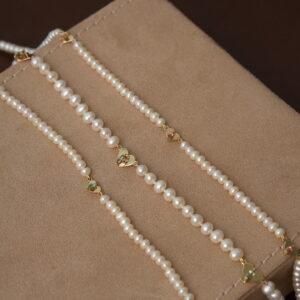 CHOKER PÉROLA COM PINGENTE CORAÇÃO