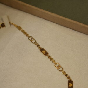 Choker chapinhas com damante brown em ouro amarelo